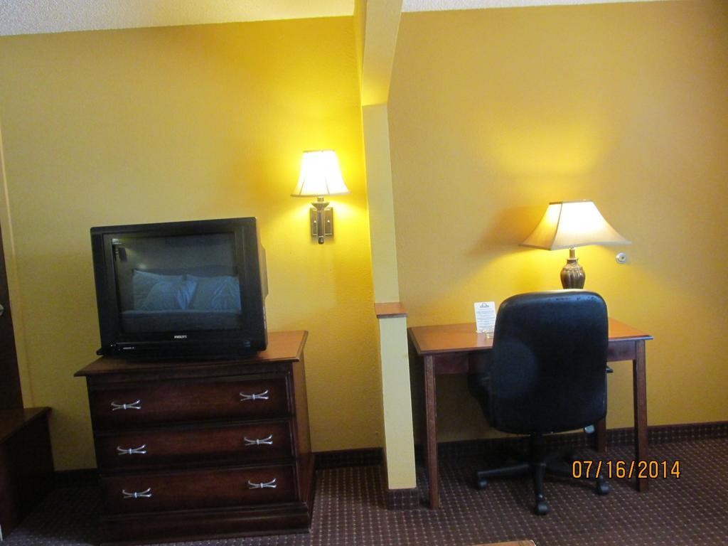 Americas Best Value Inn Byram Стая снимка