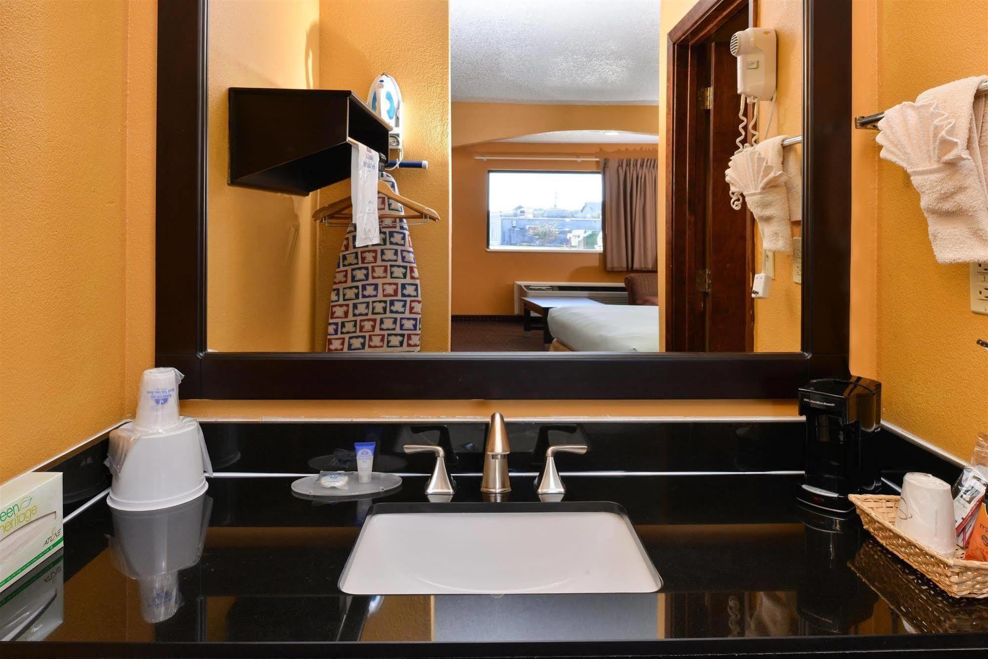 Americas Best Value Inn Byram Екстериор снимка
